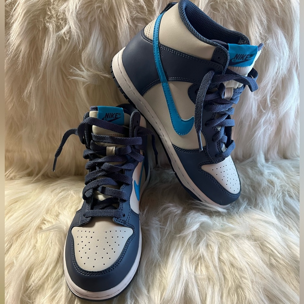 Nike Dunks - Picture 2 of 7